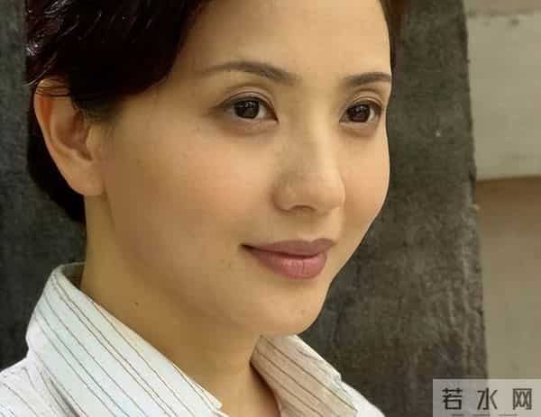 不拍吻戏、不嫁豪门,30岁自毁前程演妈妈,丈夫是她叛逆的后盾