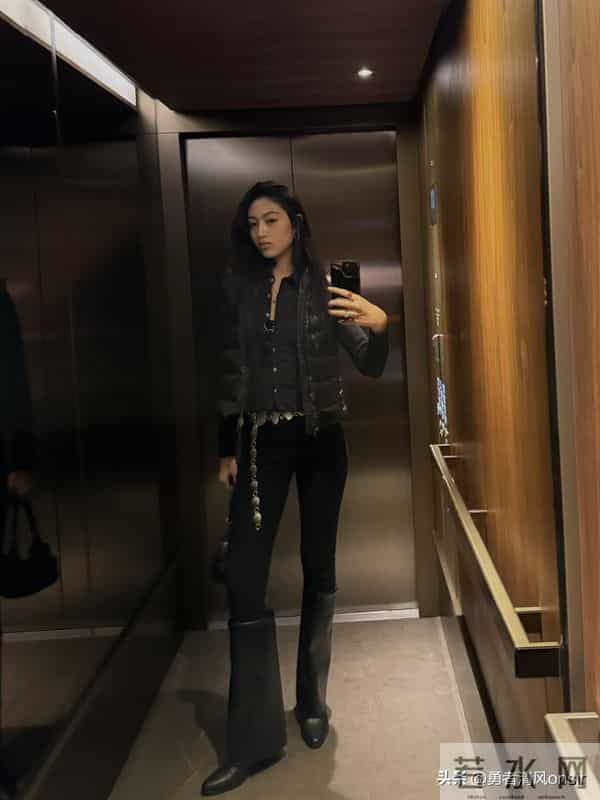 任达华一家意大利参加婚礼,20岁任晴佳身材高挑,又瘦又美如超模