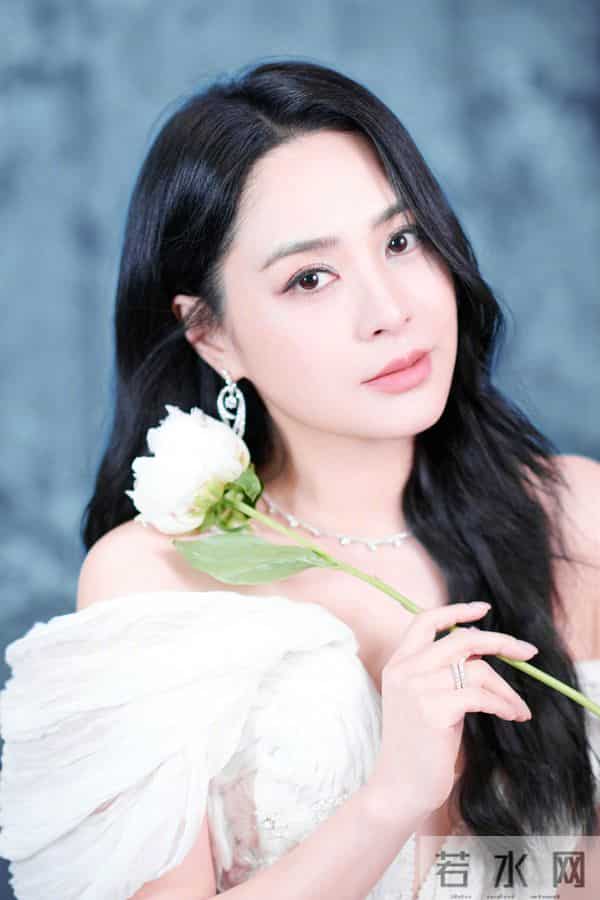 女神钟欣潼——魅力无法抵挡,这身材简直是极品中的极品!