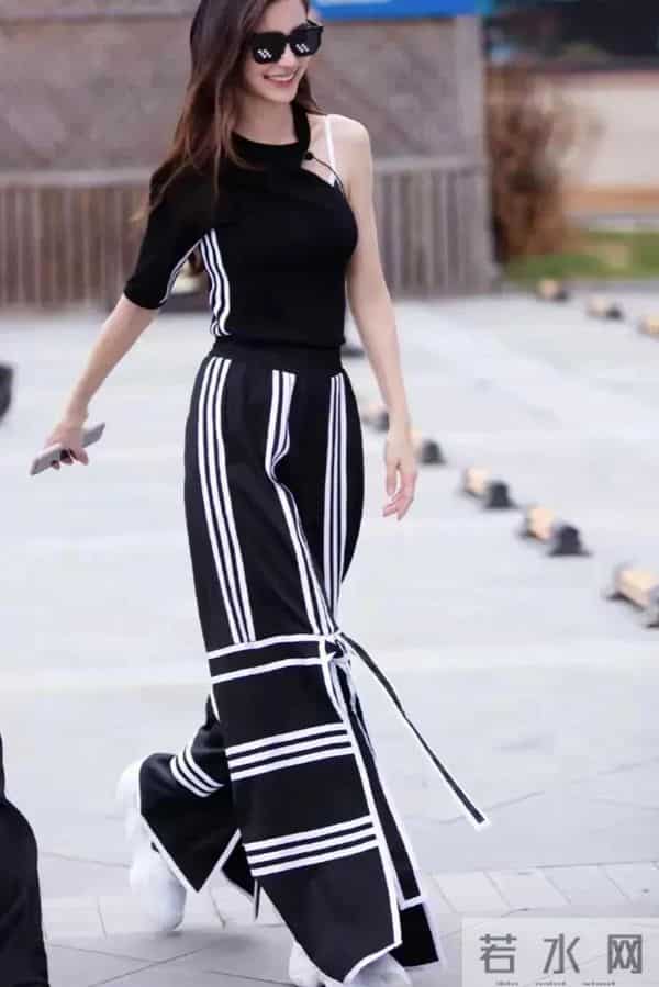 杨颖就是行走的“衣架子”,不规则上衣搭配条纹阔腿裤时尚感爆棚