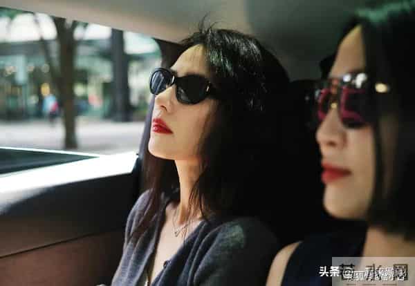 高圆圆美得不得了,完美诠释了性感