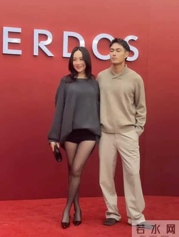 杨佑宁媳妇这身材简直堪比梦露啊 肉肉的性感又火辣 看得人目不转睛