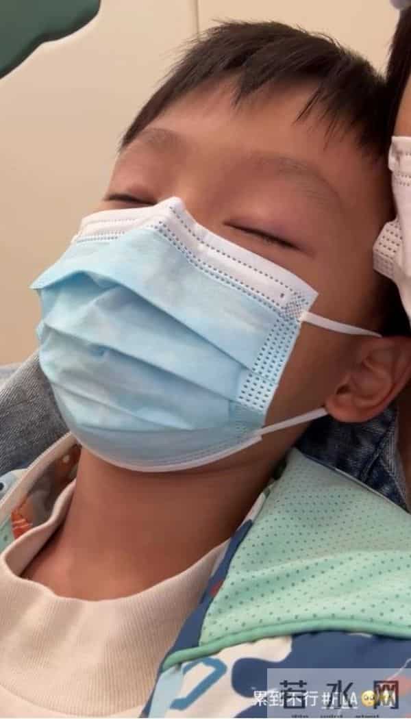 突发!香港知名女星儿子病情怪异,紧急就医,感染2毒3菌手脚抽筋