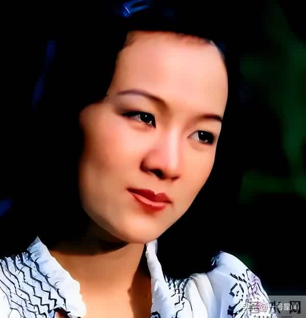 国内赚钱国外花,被"玩腻"后回国捞金的郑绪岚,终究遭到了"反噬"