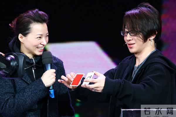 抗癌成功仅1年,49岁刘谦高调官宣喜讯,董卿的话,终于有人信了