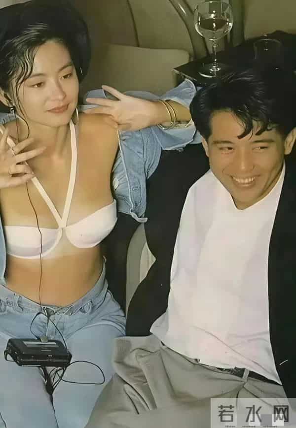 林青霞和秦汉 那时就这么敢穿吗？一身牛仔敞开胸怀 只搭件白色胸衣