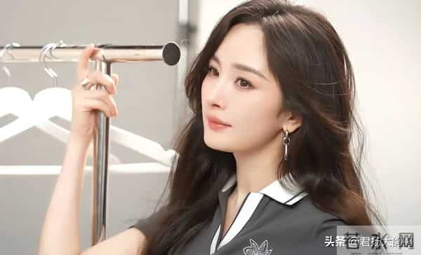 杨幂伴娘,王家卫一语道破真相,这才明白,杨幂和唐嫣为什么会闹掰