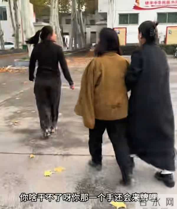 二婚阿杜：从阿杜妈摔伤网友称快说起：真正的孝不是无底线妥协。