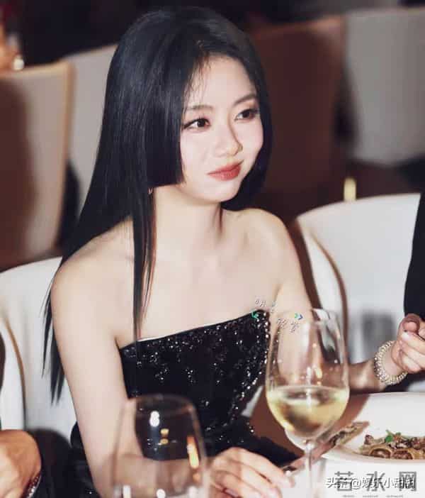 谭松韵颜值翻车？最新生图流出，公主切发型大变样，灵气全无！