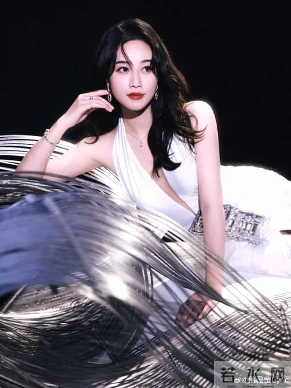 美得很巧合！蓝盈莹与蔡文静撞衫、撞发型、同台领奖，高情商发文化解尴尬