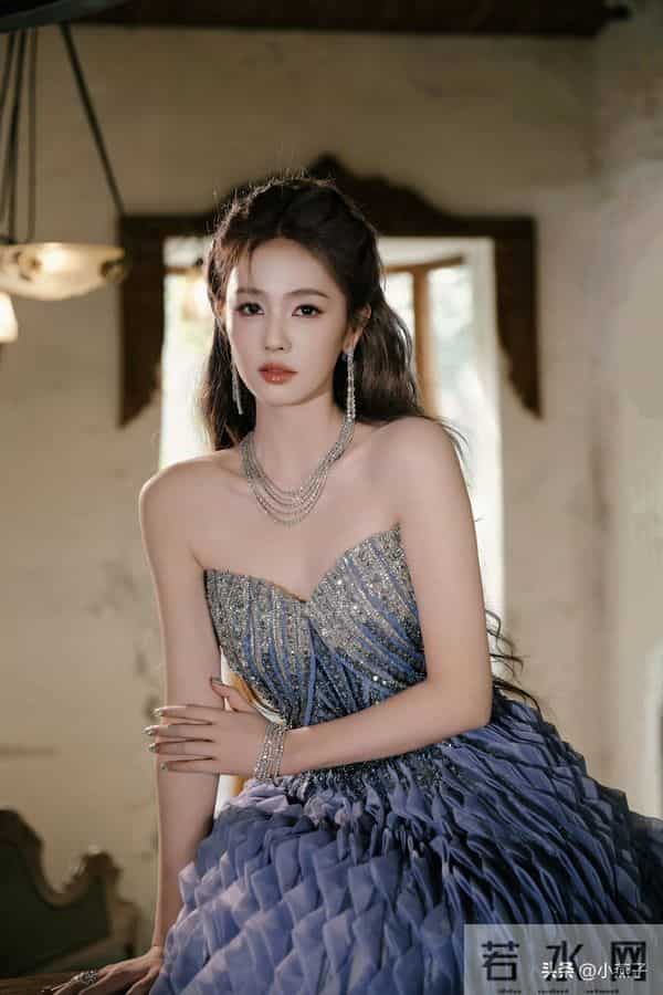 哇塞！白鹿的身材超有料性感迷人瘦而不柴、天使的容颜魔鬼的身材