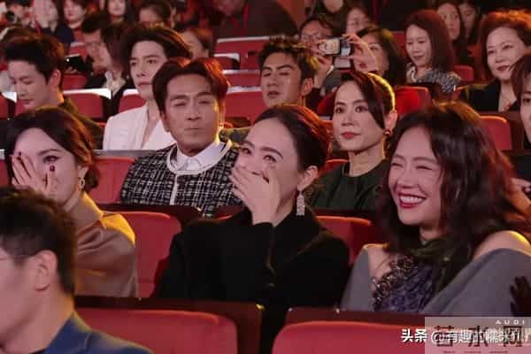 北京这一夜，5对短剧cp在台上秀恩爱，台下的明星笑到捂脸！