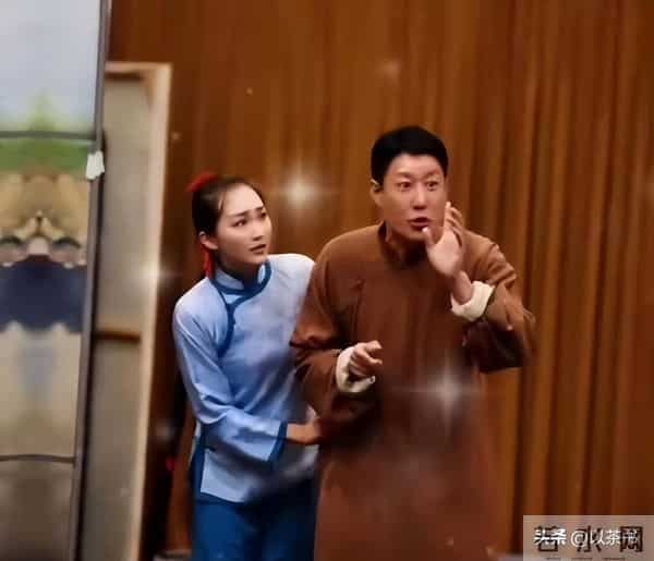 原来于震老婆是她，两人差13岁，婚后成家庭主妇被丈夫公婆宠成宝