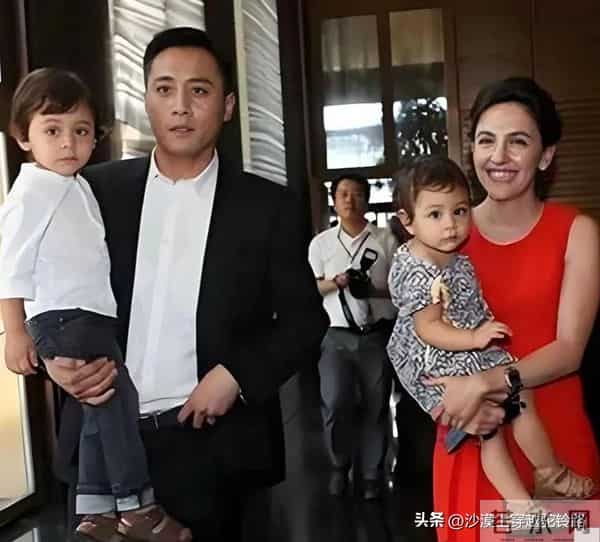 震惊!这是刘烨的妻子,眼窝凹陷满是皱纹,憔悴苍老,他才43岁!