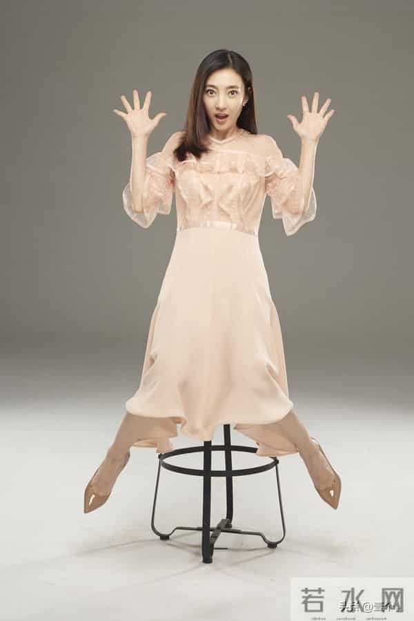 从“素颜出圈”到“风格百变”，王丽坤越来越欲了