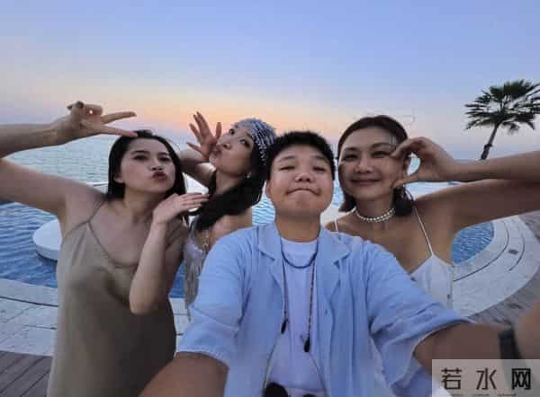 陈赫前妻沙特过39岁生日，许婧和老公漫步秀身材，男方185有胸肌