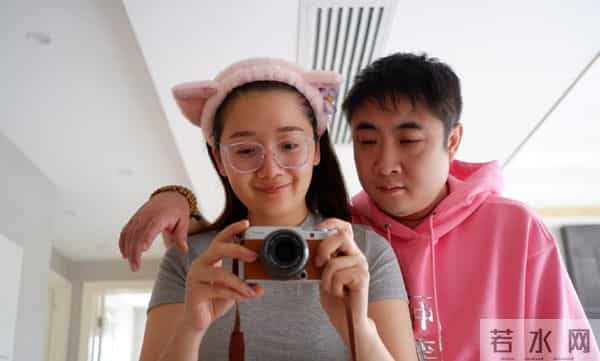 乔杉妻子晒三胎正脸照，公开儿子大名，一儿两女没一个长得像妈妈