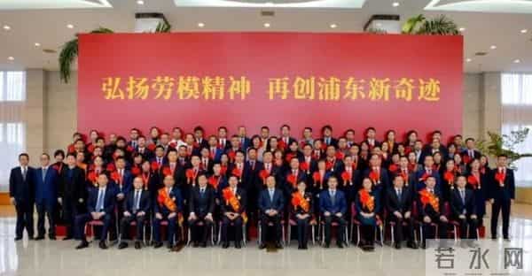 她曾是央视主持人,被评为上海劳模,如今成为美国高官的副总裁