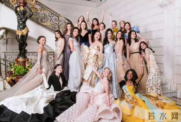 陈可辛吴君如19岁女儿参加巴黎名媛舞会，张艺谋女儿等人也参加过