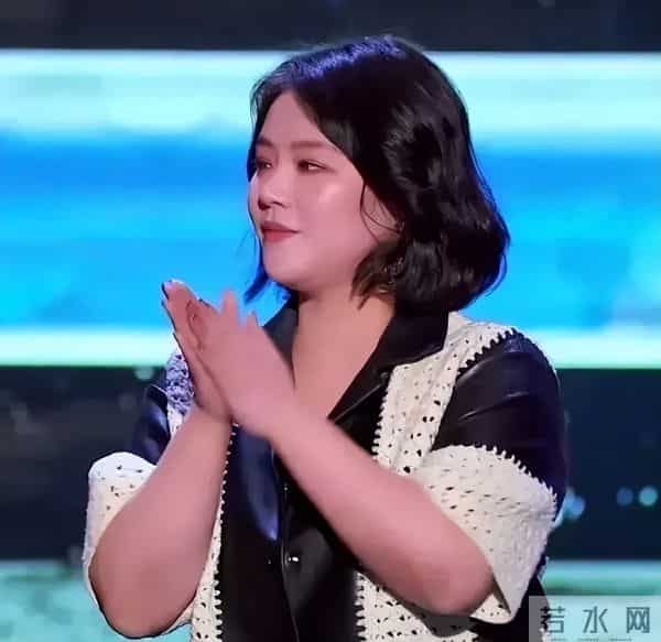 欧豪马思纯分手7年再同框，男方偷瞄女方表情微妙，网友呼吁复合