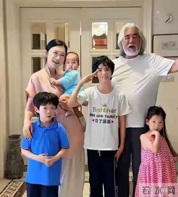 老夫老妻！74岁张纪中爷孙恋翻车，牵连一岁女儿