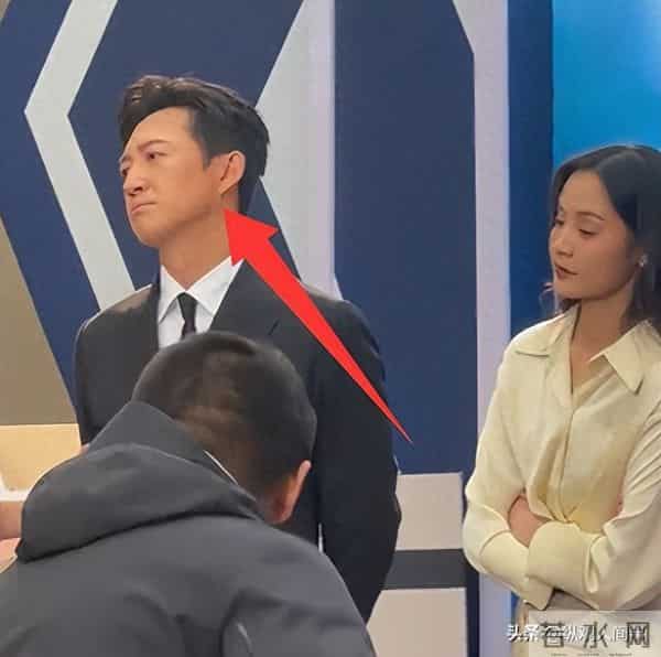 宁波街头偶遇明星！生图下秦岚脸僵又疲惫，王阳瘦了硬凹下颌线