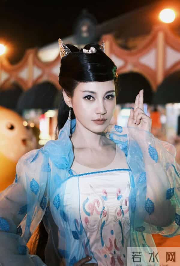 杨雪晒16岁女儿,有有完美避开爸爸普通基因,一张初恋脸好漂亮