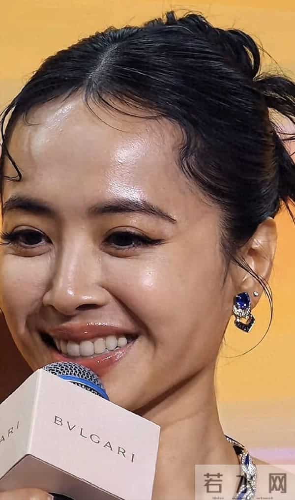 蔡依林高清生图，五官精致绝美，皮肤特别的好，不愧为一代女神