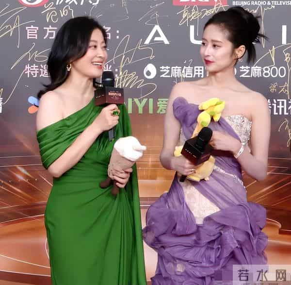 微博视界大会:杨幂丰满有料,关晓彤珠圆玉润,蒋欣美一大跳