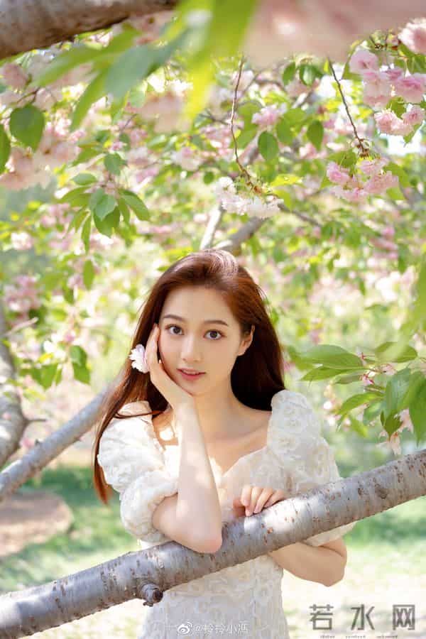 中传校花冯琳当主持人啦！不愧是最美领读员 这颜值不比明星差