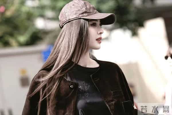 娜扎短款小皮衣，美的不可方物