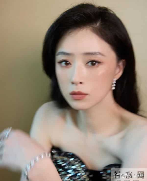 上海红毯：惠英红脸肿胀，蒋欣头包脸骨相绝，胡杏儿斜刘海显老