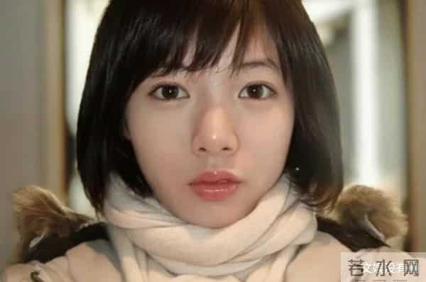 泫雅晒最新体重,从53减到了49公斤,网友:瘦了好多,尤其是腿!