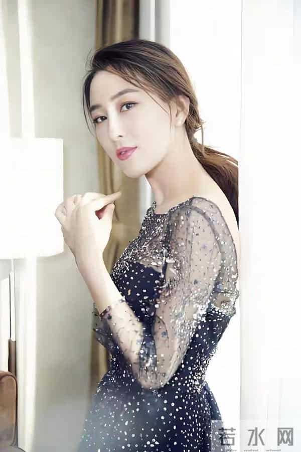 马苏娇艳肤色如玉圆润宛如仙女坠入凡间