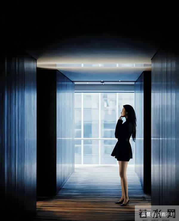 刘亦菲黑色西装，又美又飒，妥妥的御姐范儿