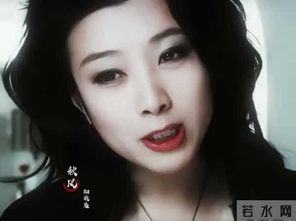 王静真是高大丰满的霸气御姐,独有的气质,丰韵犹存又明艳大气