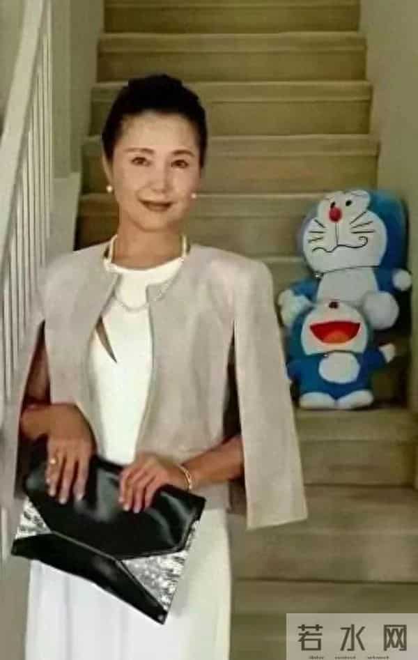 她居然有70岁了，不愧是当年红遍全国的红牡丹，越老越优雅大气！