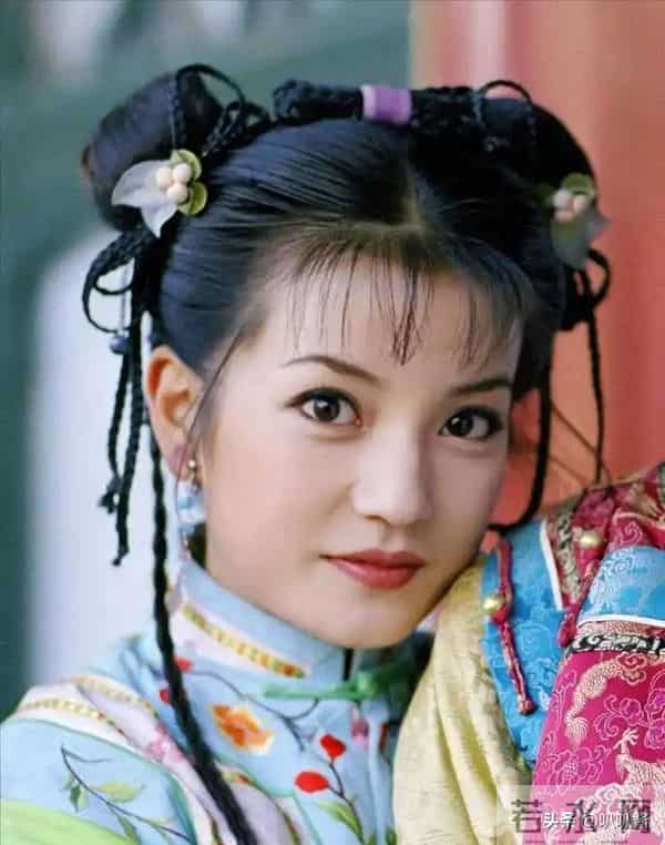 面相又变了!49岁赵薇近照曝光,婚礼上用心打扮,却不是小燕子了