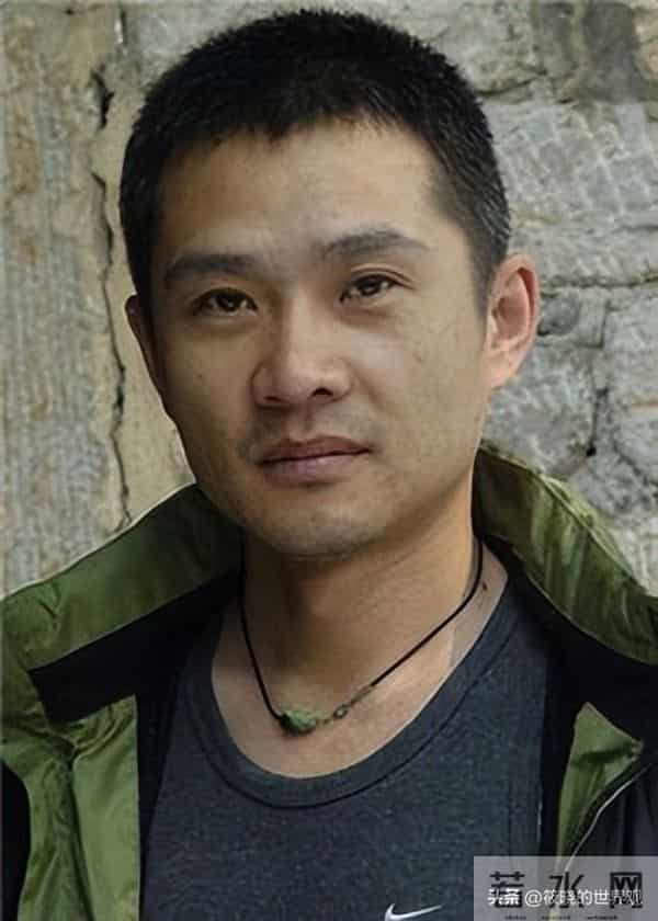 戏红人不红,明明自己很帅却娶“丑女”为妻,恩爱24年他到底图啥