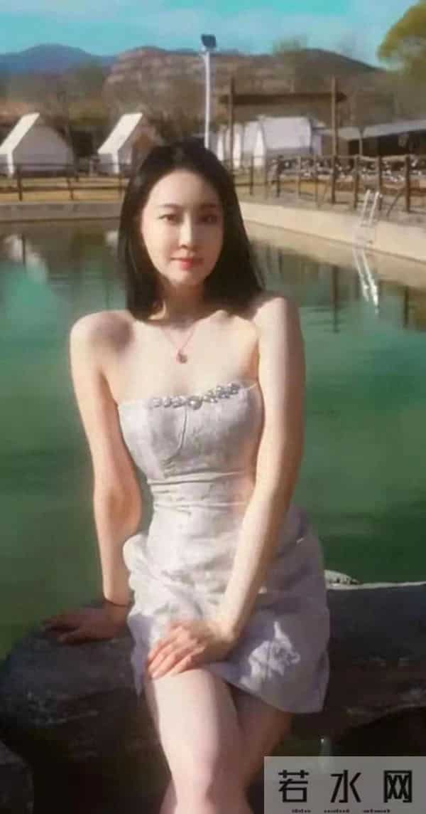 她不愿意被潜规则，出道20年零绯闻，典型的戏红人不红