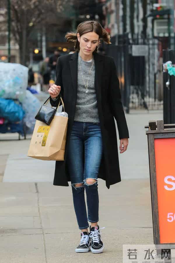 为什么灰色毛衣是时尚界最响亮的意向宣言