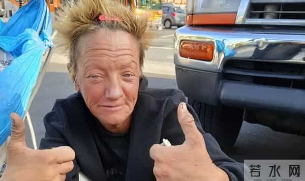 “惨文化”人物代表，昔日性感女神如今在街头捡垃圾