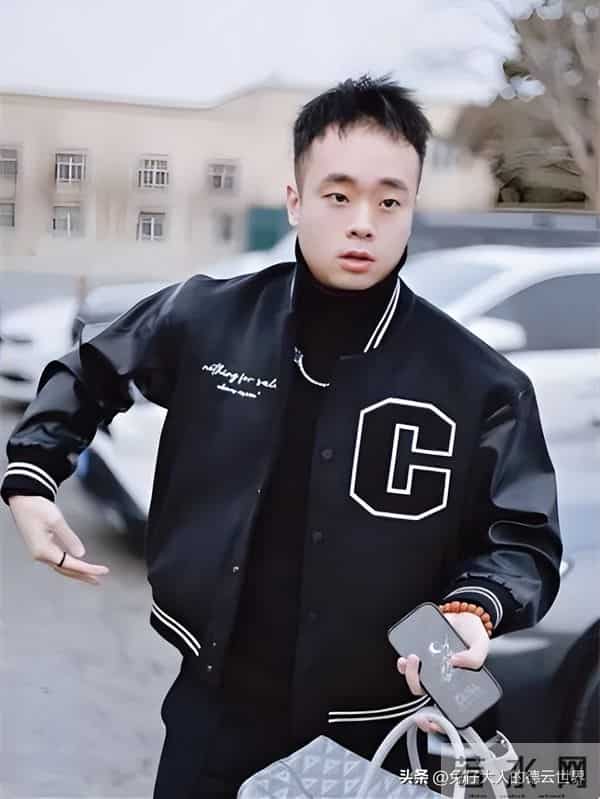 德云社张云雷空降师弟直播间，连线21分钟，人气暴增，我弟我宠