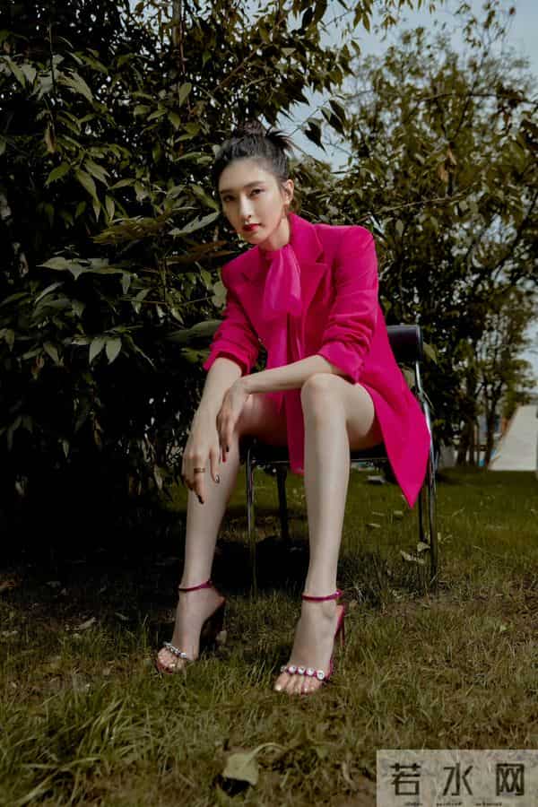 江疏影 美腿玉足，大长腿女神又美又飒，太迷人