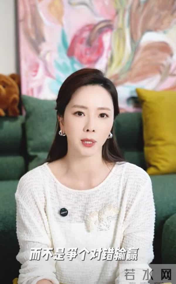 李思思结婚13年秀幸福，谈北大老公满是爱慕，夸他是最棒合伙人