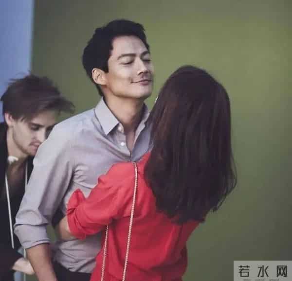 51岁周迅头发花白,一脸老态认不出,强大心态令人叹服!