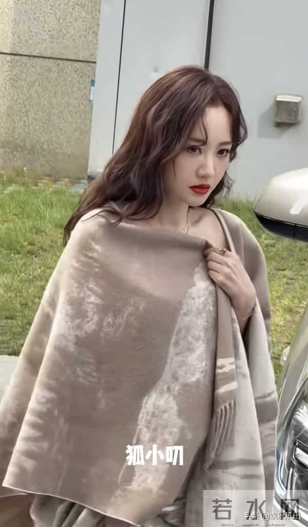 杨蓉今日大侦探路透照超惊艳 披肩大波浪优雅又美丽 直接美晕我了