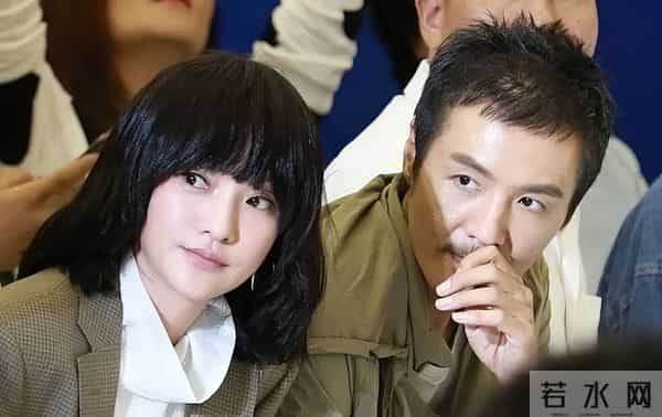 51岁周迅头发花白,一脸老态认不出,强大心态令人叹服!