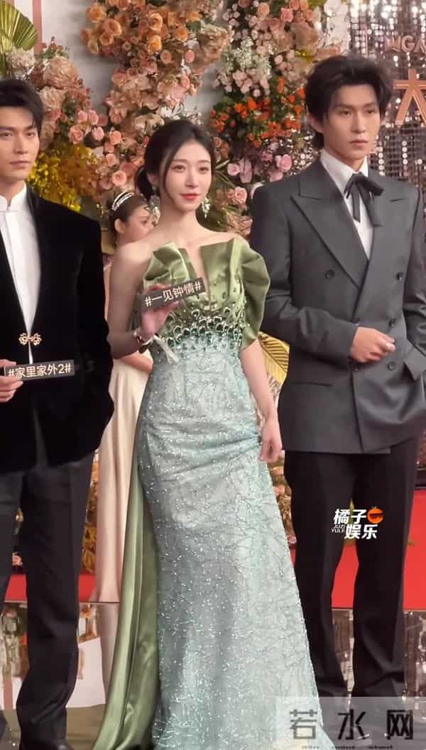 短剧顶流走内娱的红毯确定不是自取其辱吗 被内娱顶流秒的渣都不剩