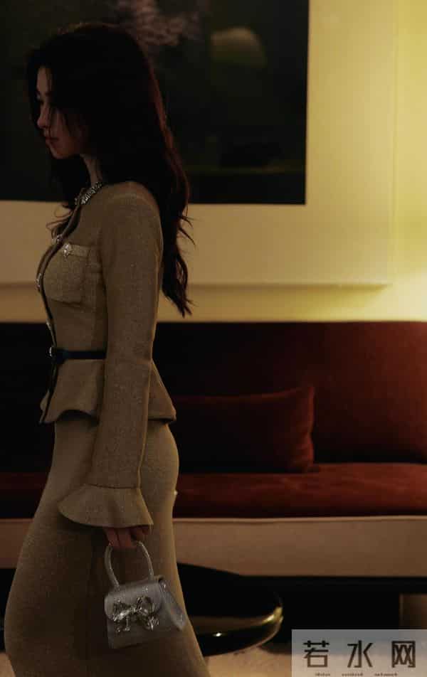 朱珠用全英文采访教翁青雅做人，41岁的她能力强，还是个好妈妈！